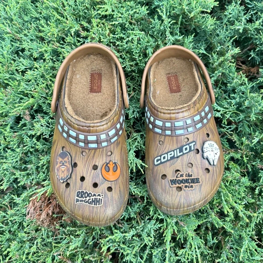 Crocs Big Kids Star Wars Chewbacca Classic‎ Lined Clogs Size J 3 Brown Sandals